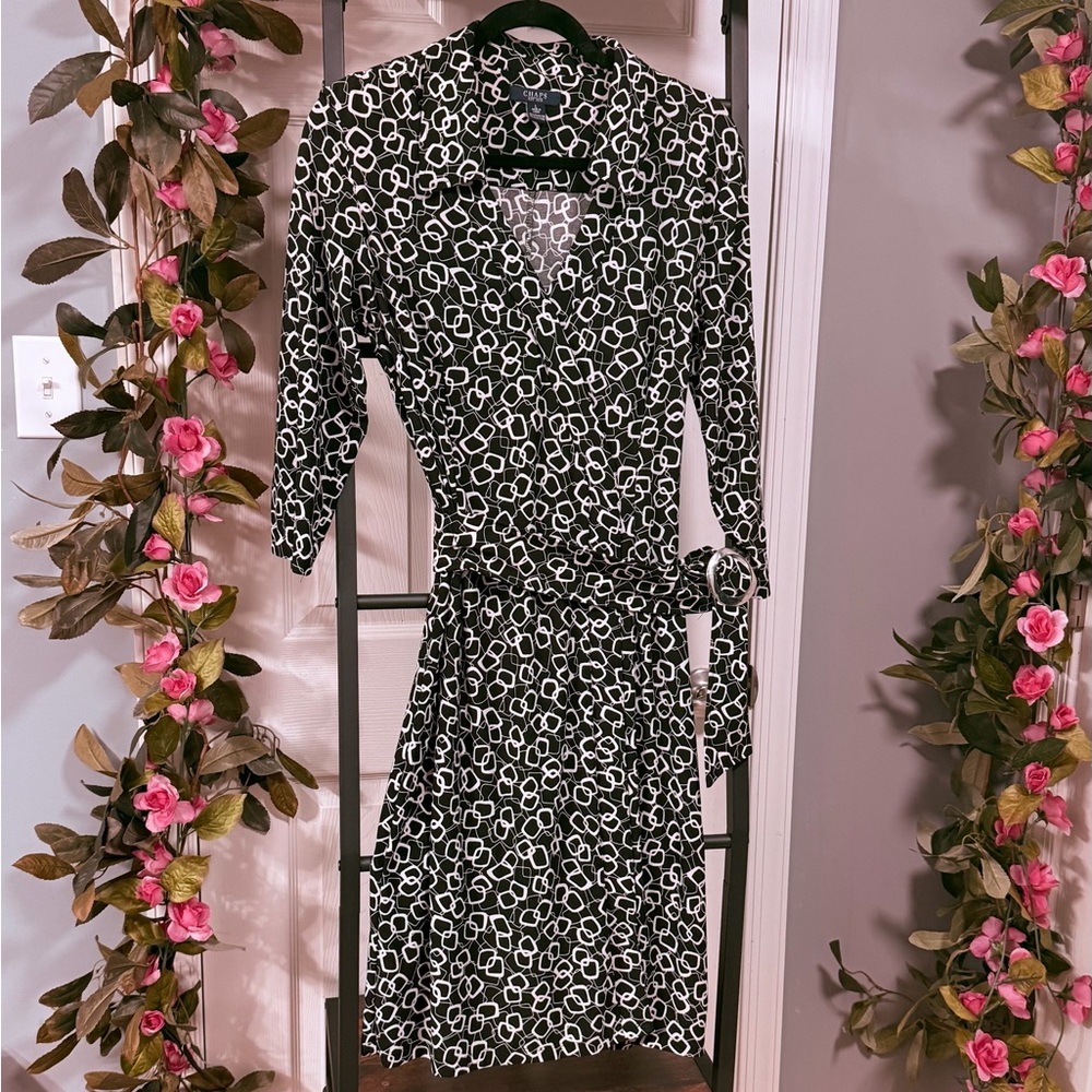 Chaps V-neck wrap 3/4 sleeves tie waist abstract geometric print Dress - Picture 7 of 15